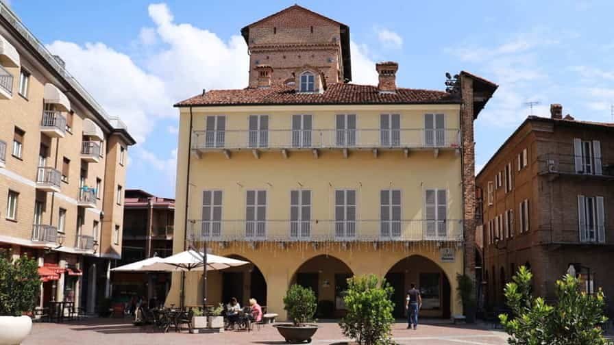 Photo 28, Piazza Elvio Pertinace, 12051 Alba CN, Italy May 2022 Photo 8, Photos taken in Parrocchia S. Francesco in Acqui Terme, Italy May 2022